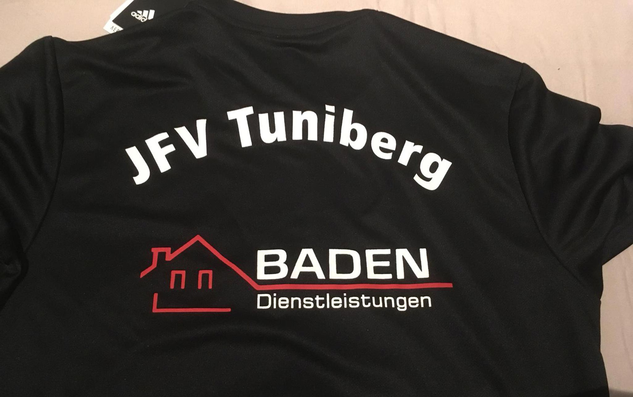 Fussballtrikot mit Druck von Baden Dienstleistungen